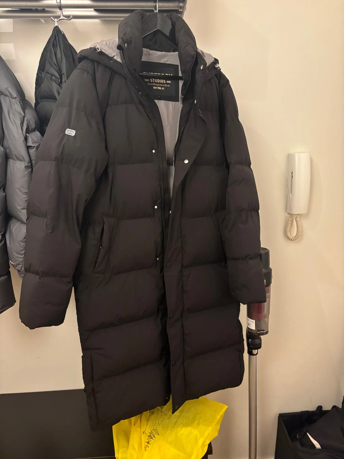 Svart lång pufferjacka från Superdry 