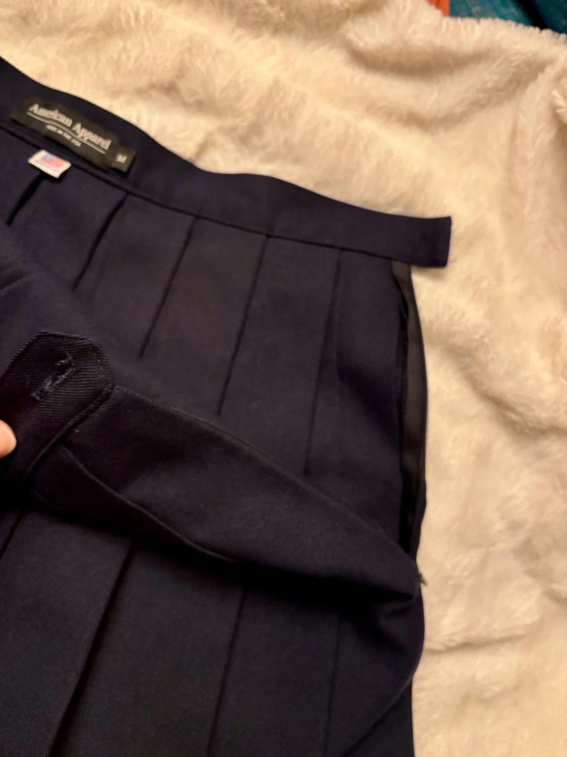 Mörkblå plisserad kjol från American Apparel - 4