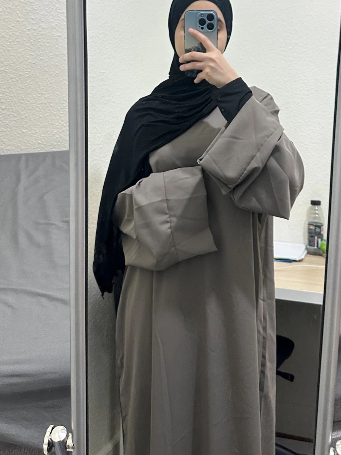 Beige lång abaya med vida ärmar - 2