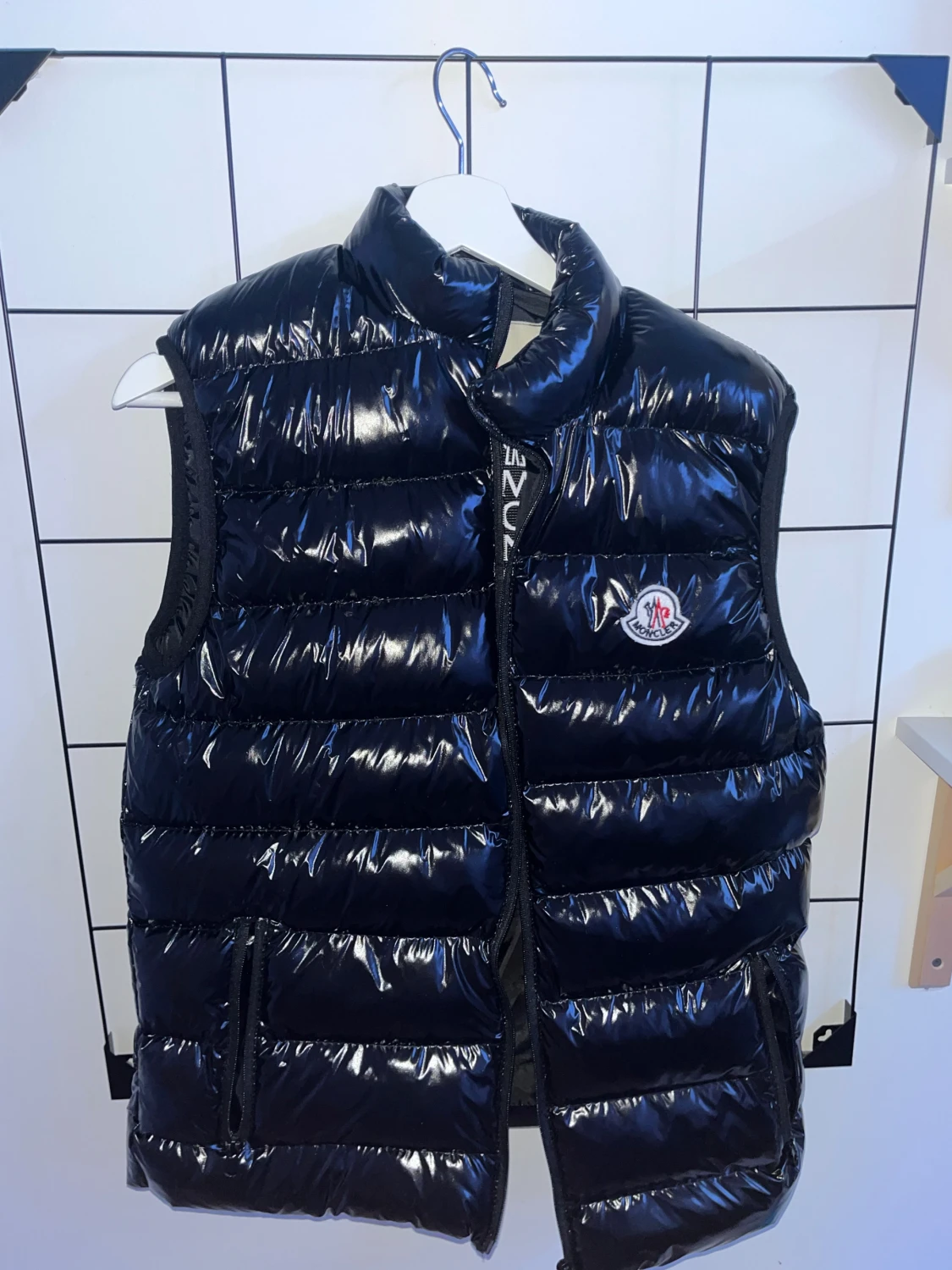 Svart dunväst från Moncler