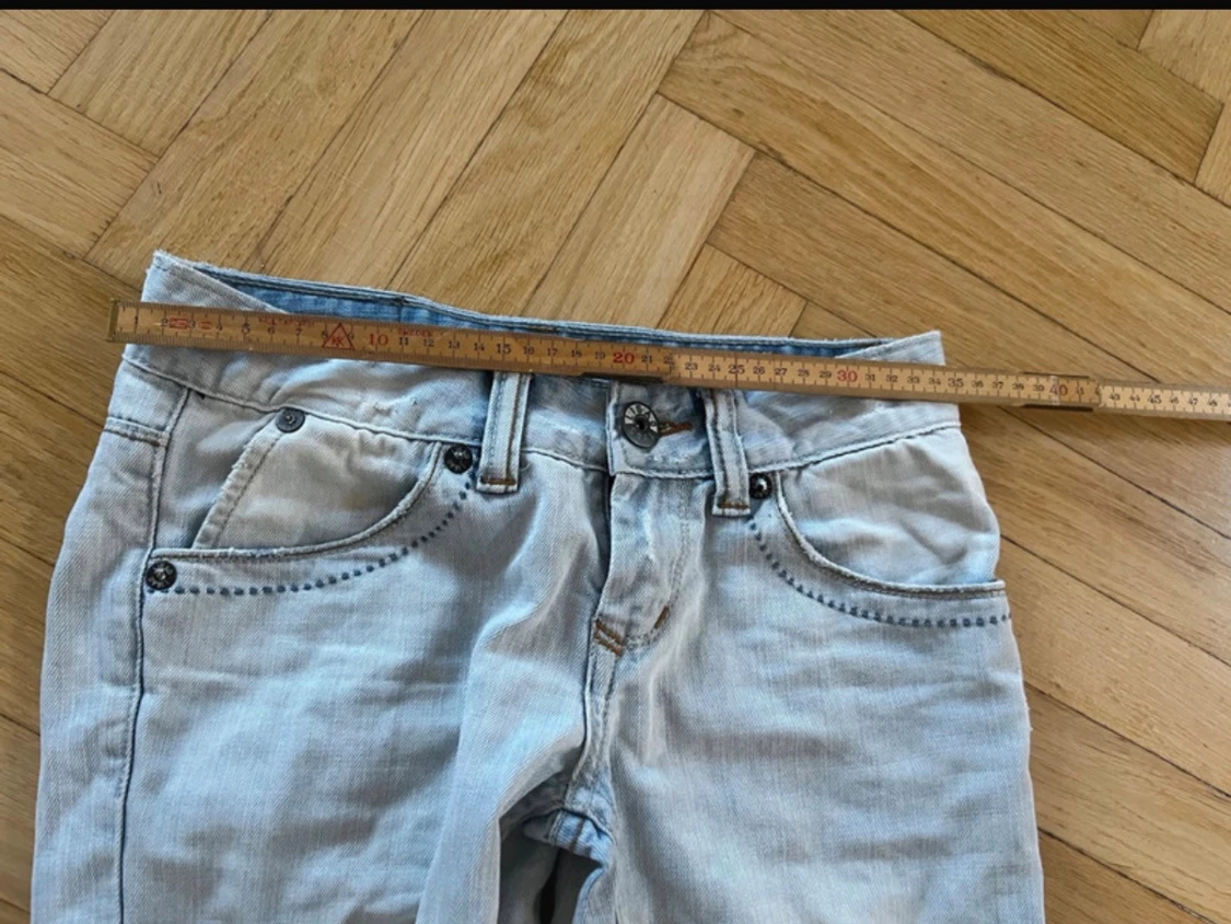 Ljusblå bootcut jeans med rå kant - 3
