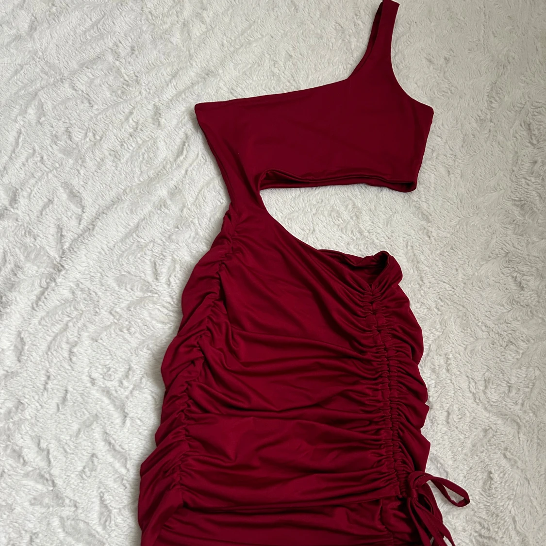 Röd one shoulder klänning från SHEIN (XS) - 2