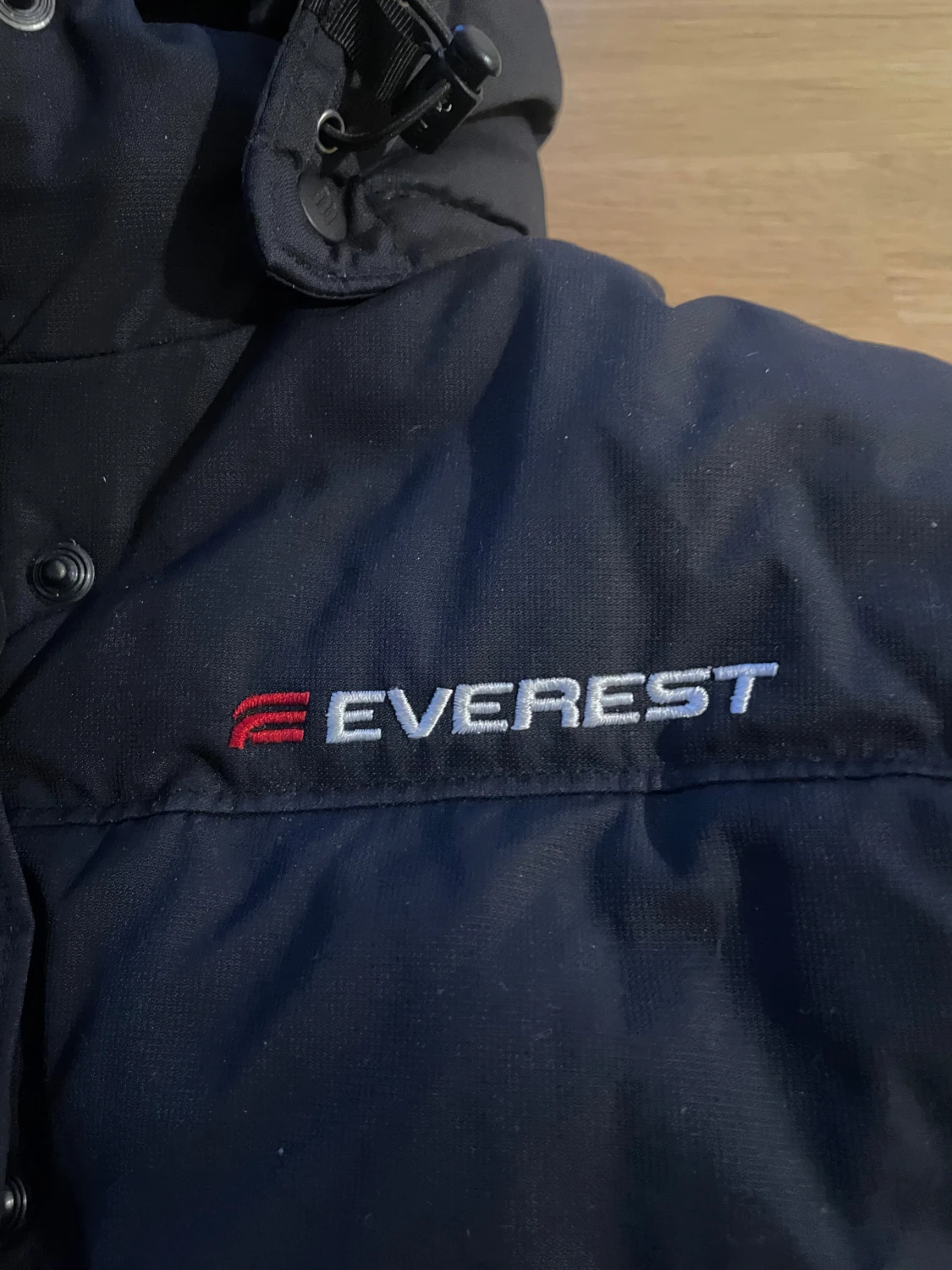 Svart dunväst med huva från Everest - 2