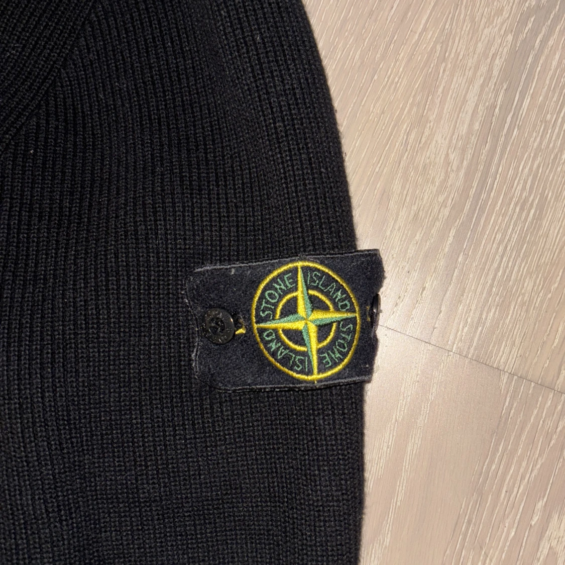 Svart stickad Stone Island tröja - 1