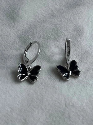 Fjärils örhängen i silver  - Fjärils örhängen i silver 