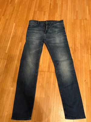 Blåa Boss jeans - Sjukt feta Hugo boss jeans säljs för billigt riktigt clean på och matchar till mycket  nypris va 1899kr 