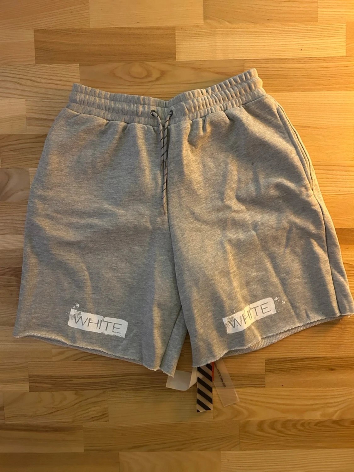 Grå Off-White shorts med snörning
