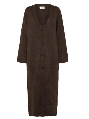 Brun lång kofta från Monki - Säljer en lång, brun kofta från Monki med v-ringning och stora knappar framtill. Koftan är stickad och har långa ärmar samt en loose passform. Köpt för 699kr. 