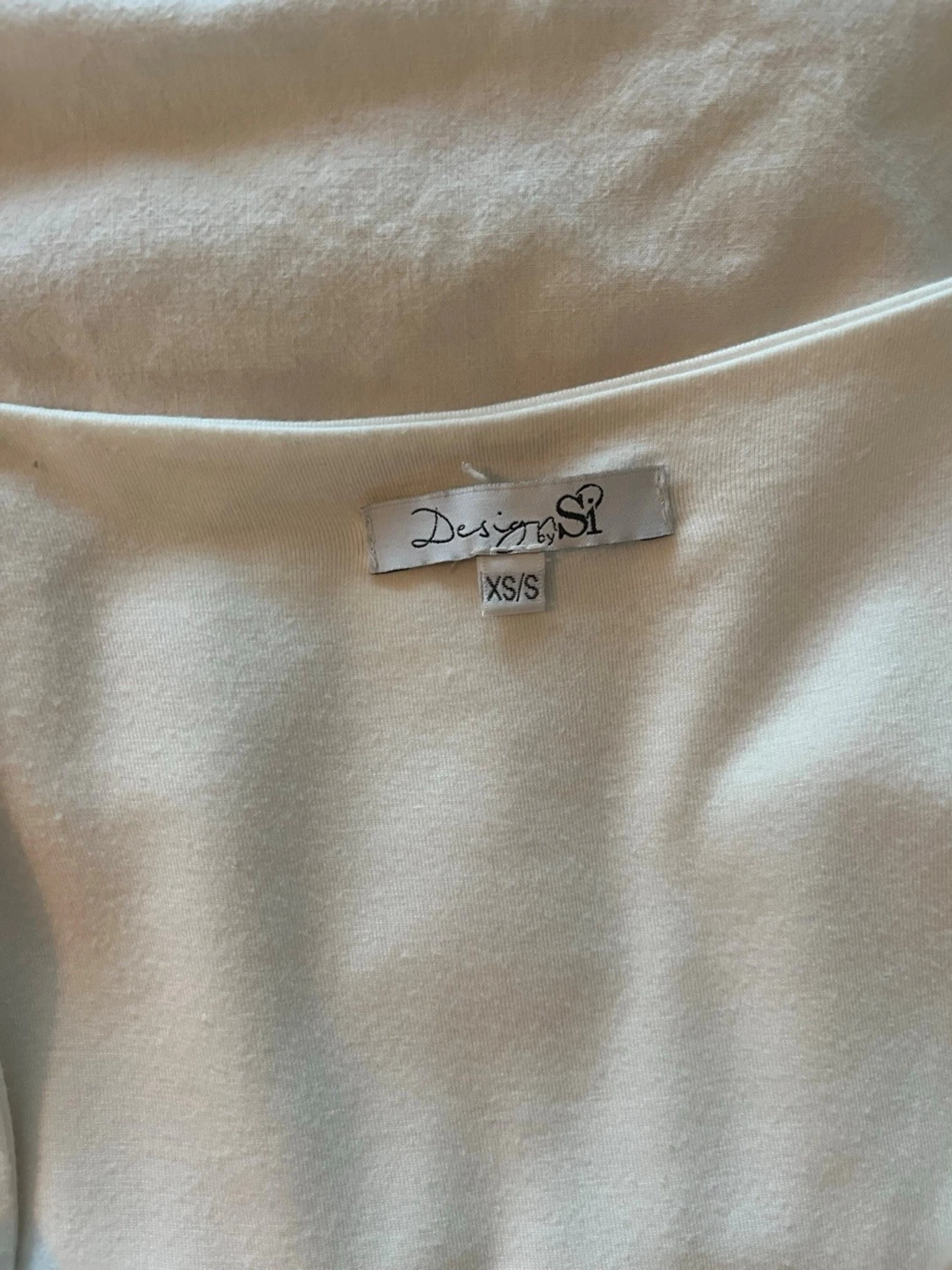 Vit blus med knytdetalj - 3