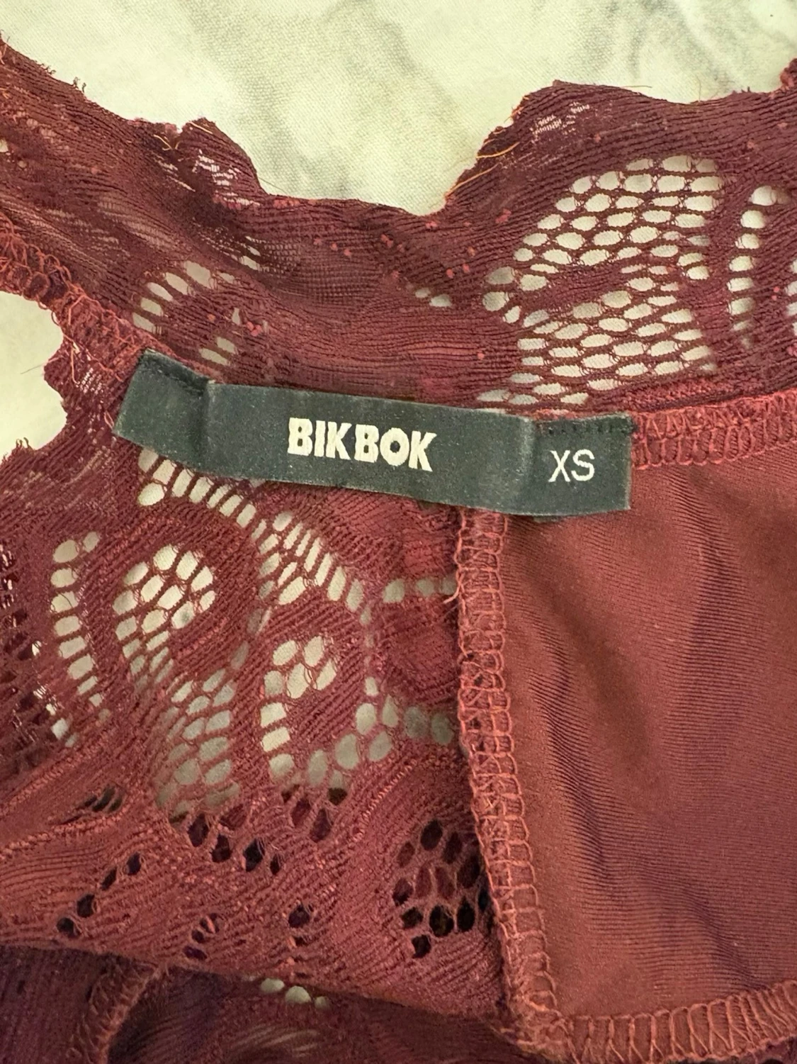 Vinröd klänning - 3