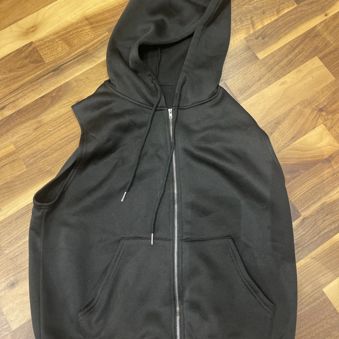 Svart hoodieväst från SHEIN - 90