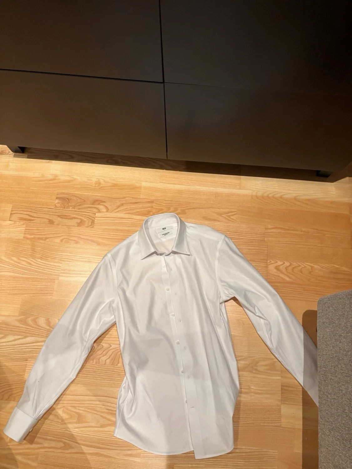 Vit klassisk skjorta från Uniqlo