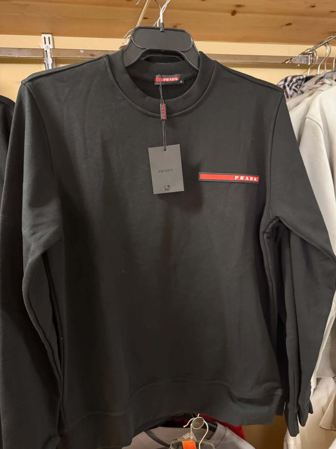 Svart sweatshirt från Prada, M