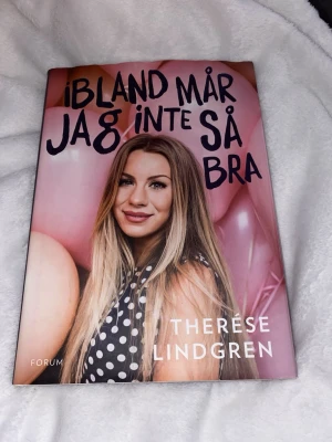 Ibland mår jag inte så bra - En bok med färgstark design som tar upp viktiga ämnen om hur man mår. Perfekt för unga vuxna som vill läsa om känslor och livet, skriven av en populär influencer. Även signerad. 