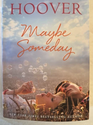 Maybe Someday - En gripande roman av Colleen Hoover, perfekt för unga vuxna. Följ med på en känslosam resa om kärlek, vänskap och drömmar. Perfekt för dig som gillar romantik och starka berättelser.