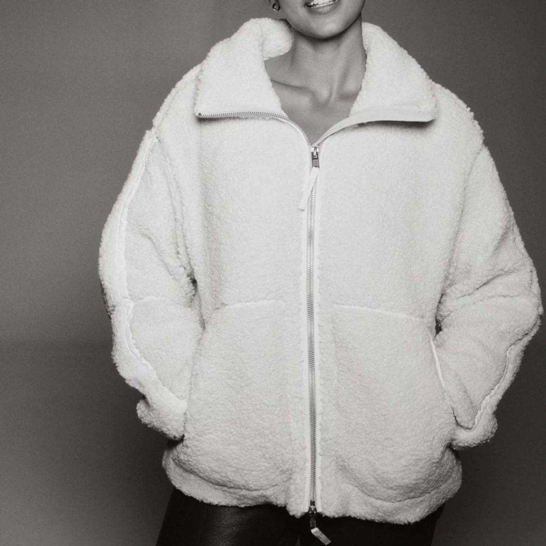 Vit teddyjacka med dragkedja