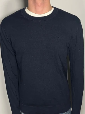 J.Lindeberg tröja - Säljer en riktigt snygg och trendig J.Lindeberg tröja i fint skick, storlek M, vid frågor är det bara att skriva //Gramenti