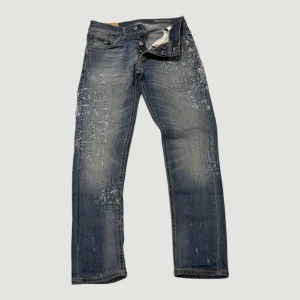 Dondup George storlek 32 - Säljer dessa feta blå Dondup George i storlek 32, de har snygga slitningar. Pris kan diskuteras vid snabb affär. Va inte rädd för att ställa frågor!!!