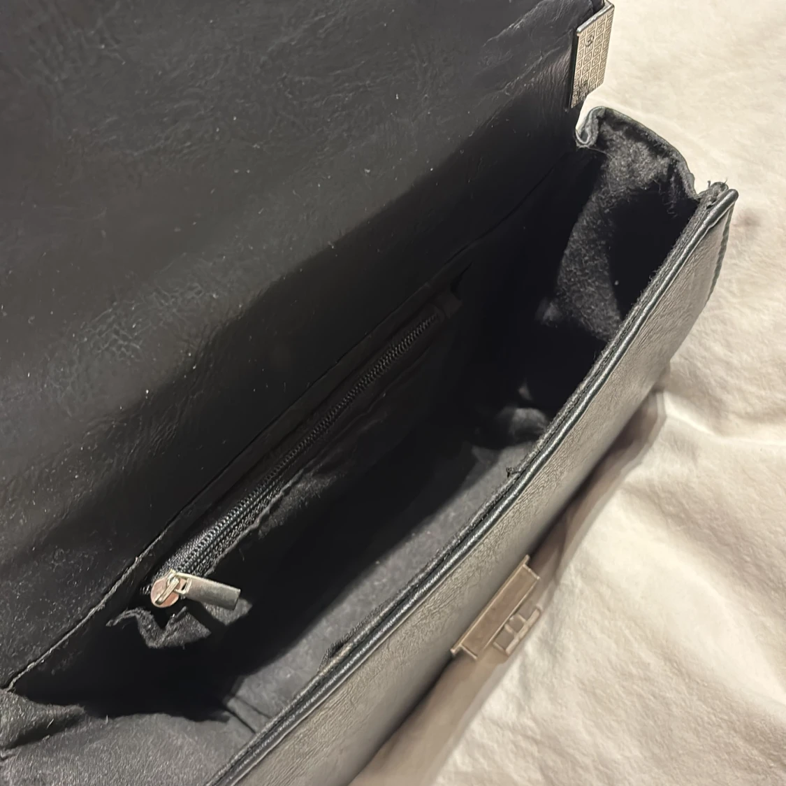 Svart väska med kedja - 4