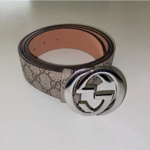 Beige G bälte  - Riktigt bra kvalité, helt nytt, inga diffekter 