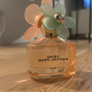 Daisy marc Jacobs  - Jätte god parfym endast lite använd