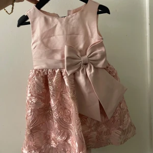 Klänning  - Klänningar 