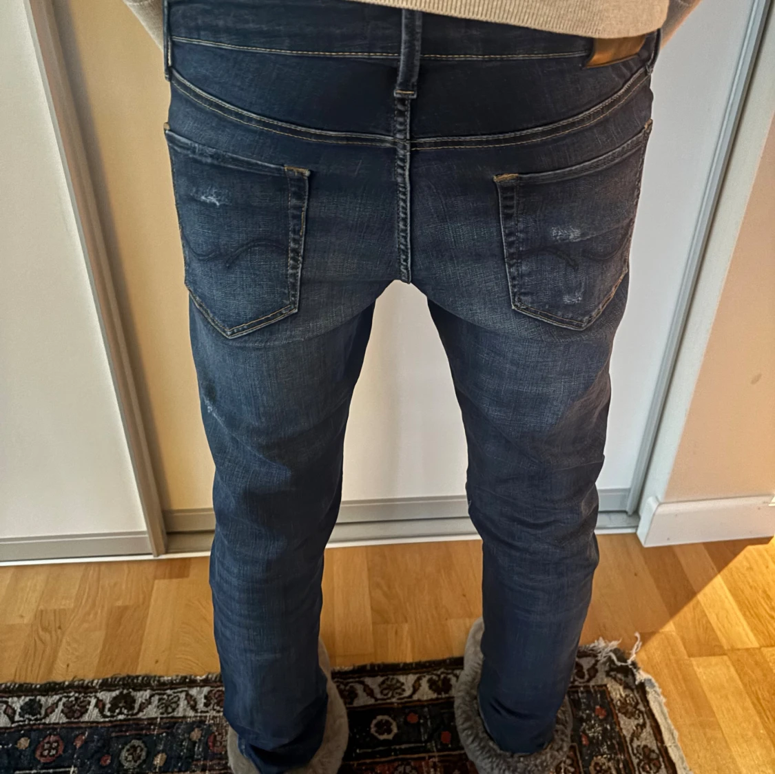 Blåa Jack & Jones 31/32 med slitningar  - 1