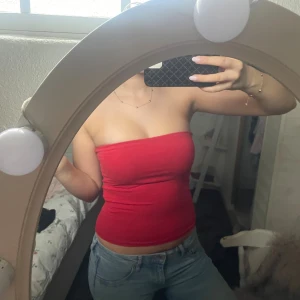 Röd Tub top - Inga defekter, kontakta mig gärna för fler bilder❤️❤️