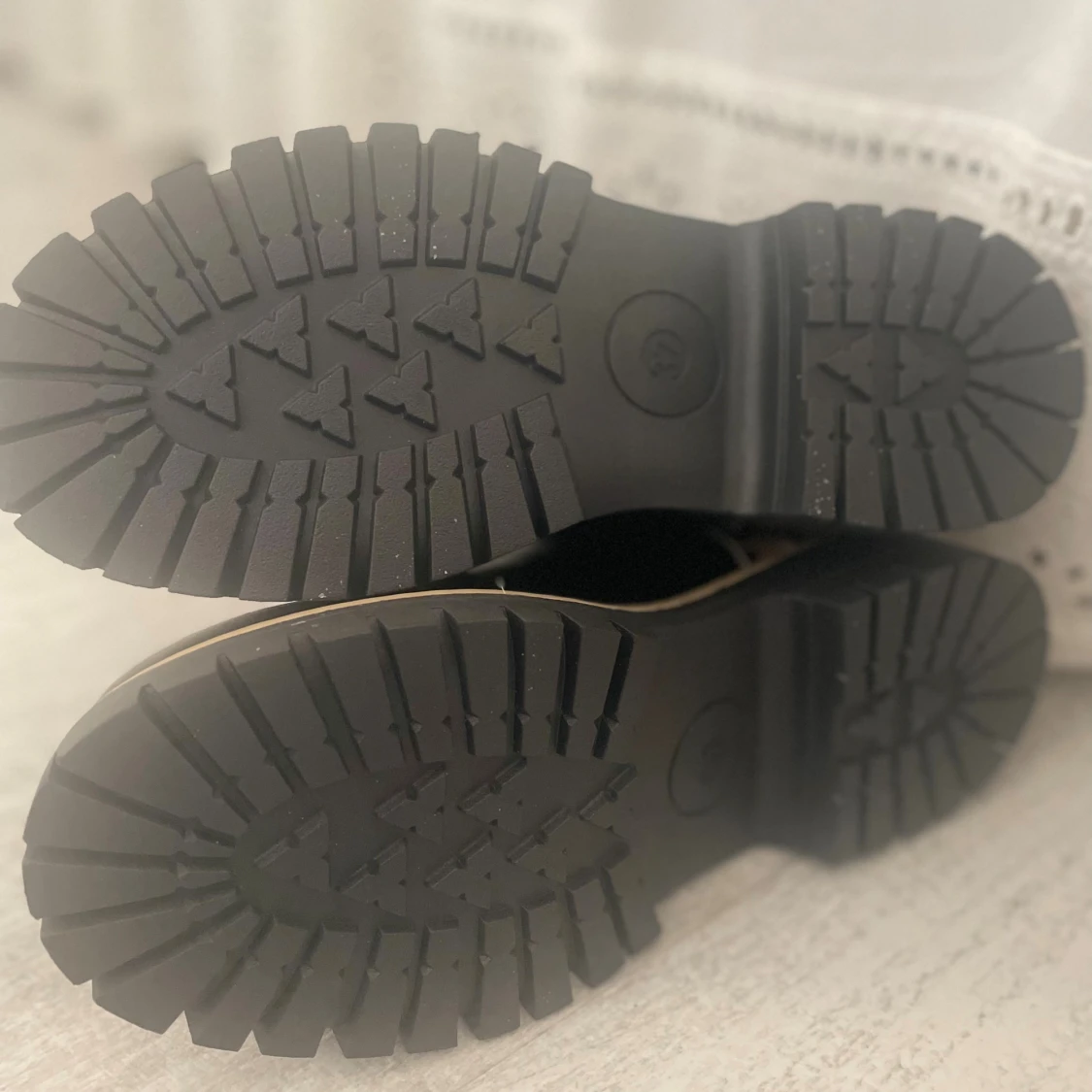 Svarta boots med leoparddetaljer! - 4