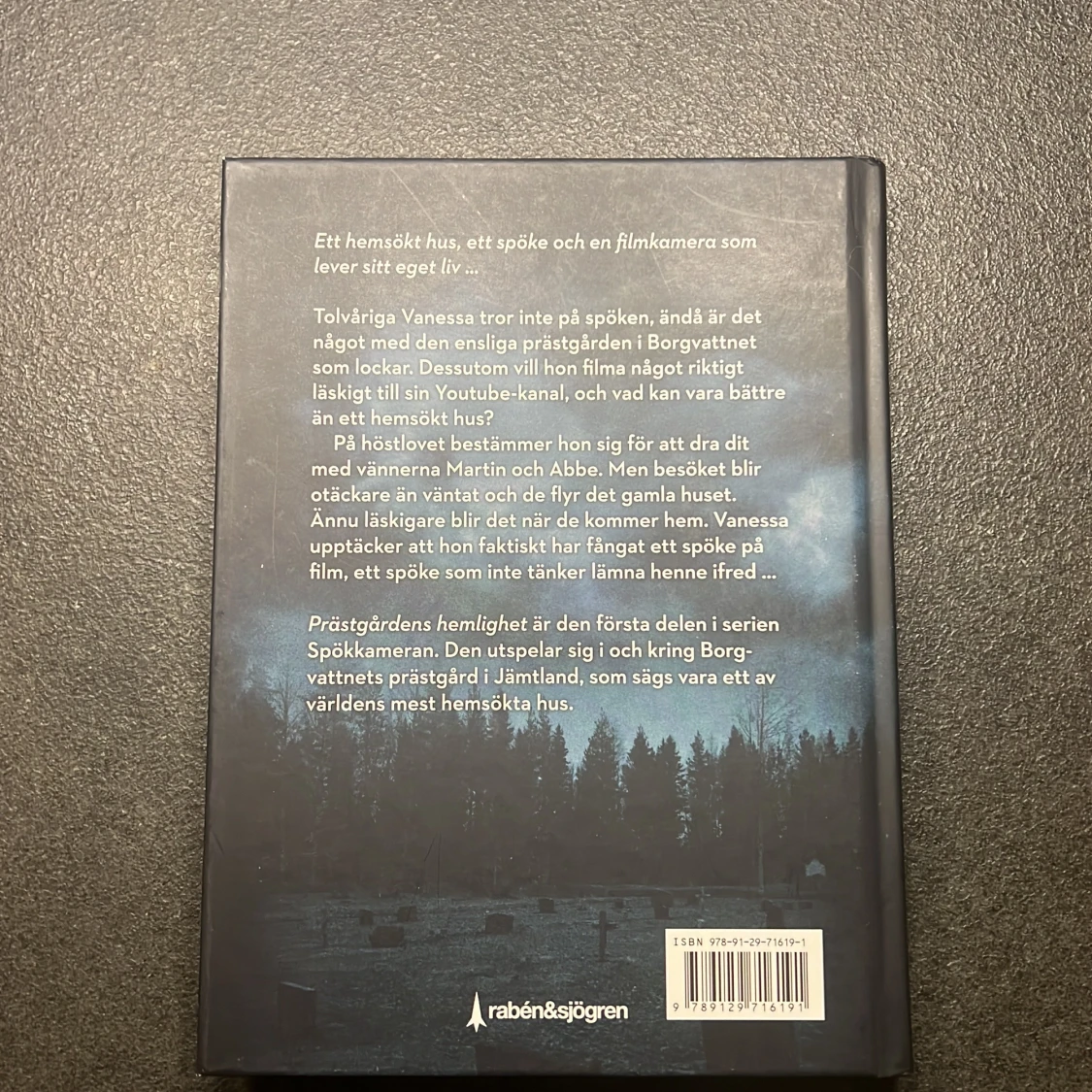 Prästgårdens hemlighet - 1