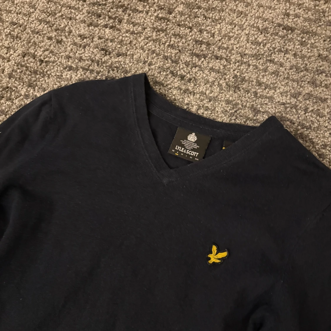 Marinblå v-ringad tröja Lyle & Scott - 1