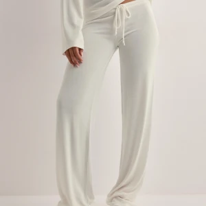 Nelly chill pants - Säljer dessa fina byxor från Nelly då dom är för små.