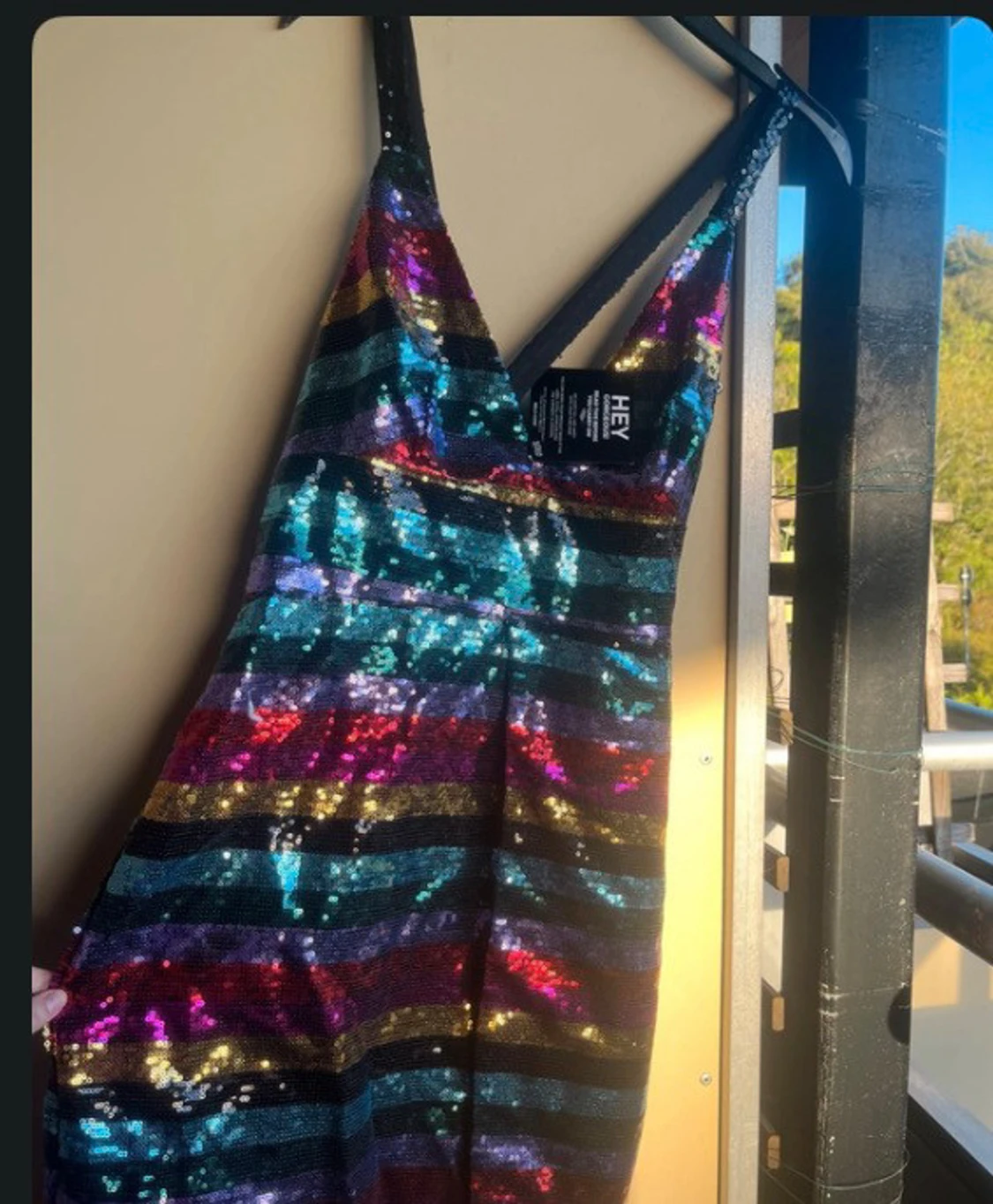 Glittrig randig paljettklänning HEY
