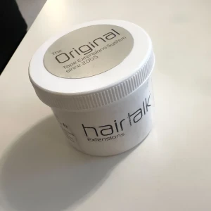 Hairtalk repair creme plus  - Hairtalk hårinpackning/reparationskräm som tar bort missfärgningar bl.a.  Förpackningen är öppnad men oanvänd då jag köpte fel produkt. 