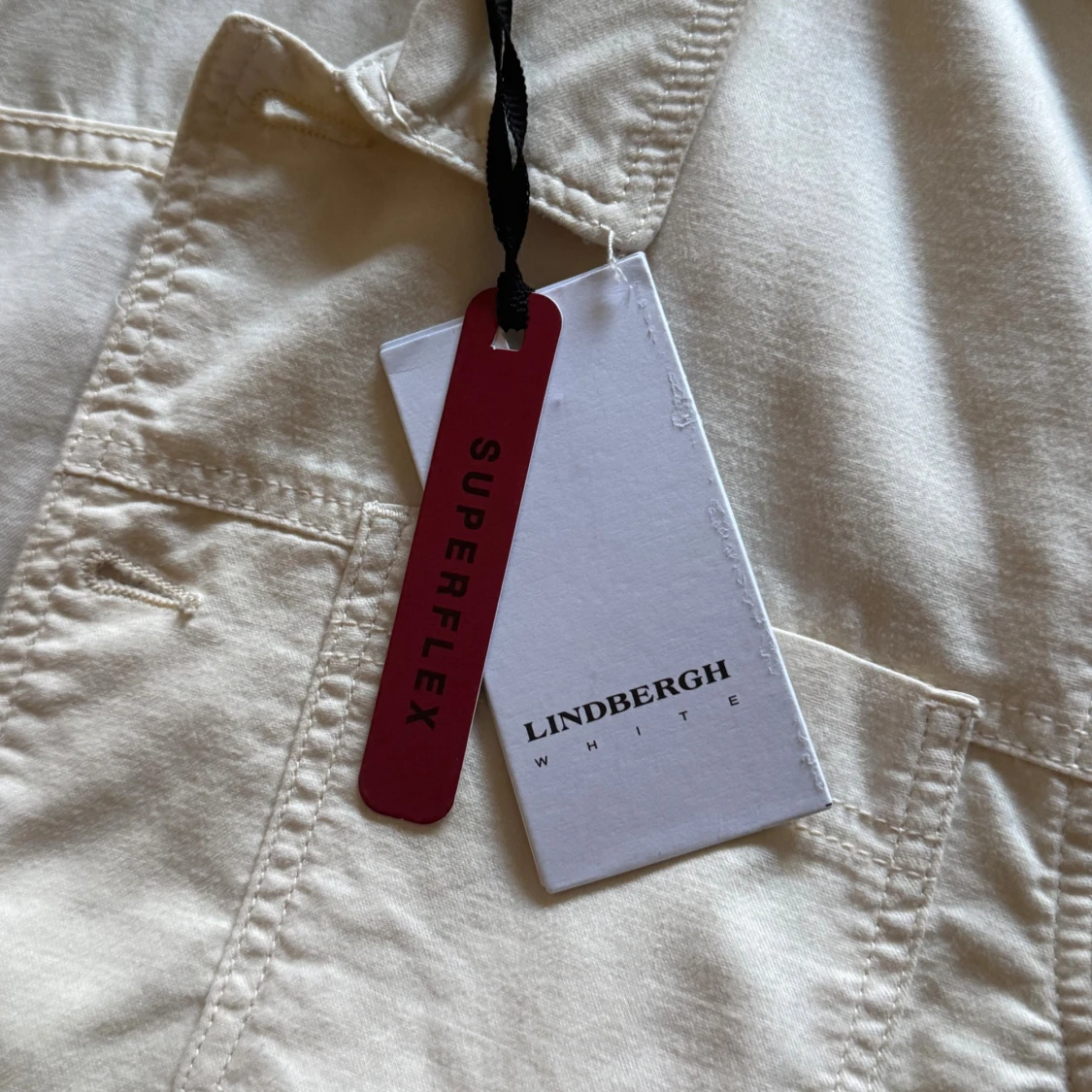 Krämvit overshirt från Lindbergh (prislapp kvar) - 2