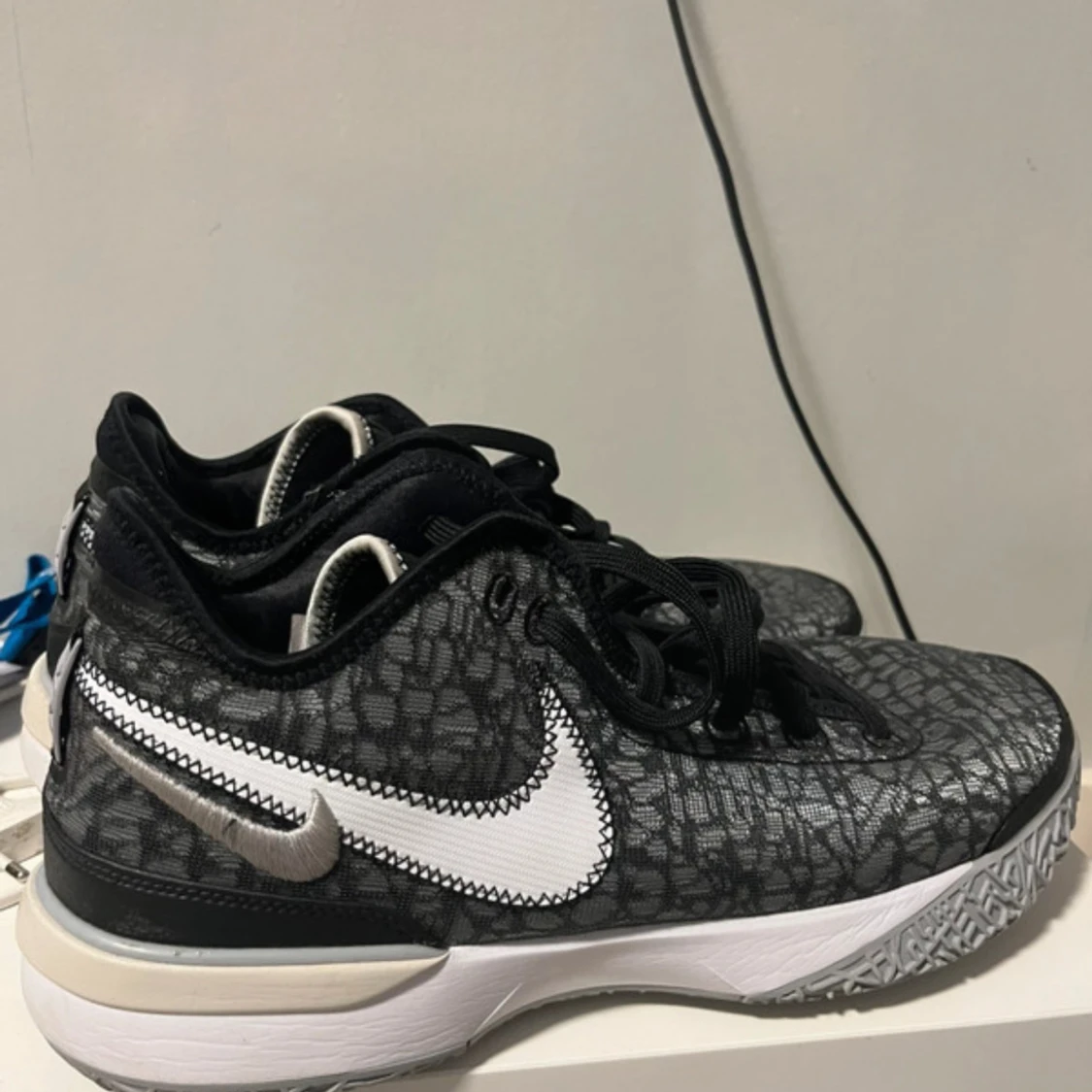 Nike sneakers med grått mönster kartong finns - 3