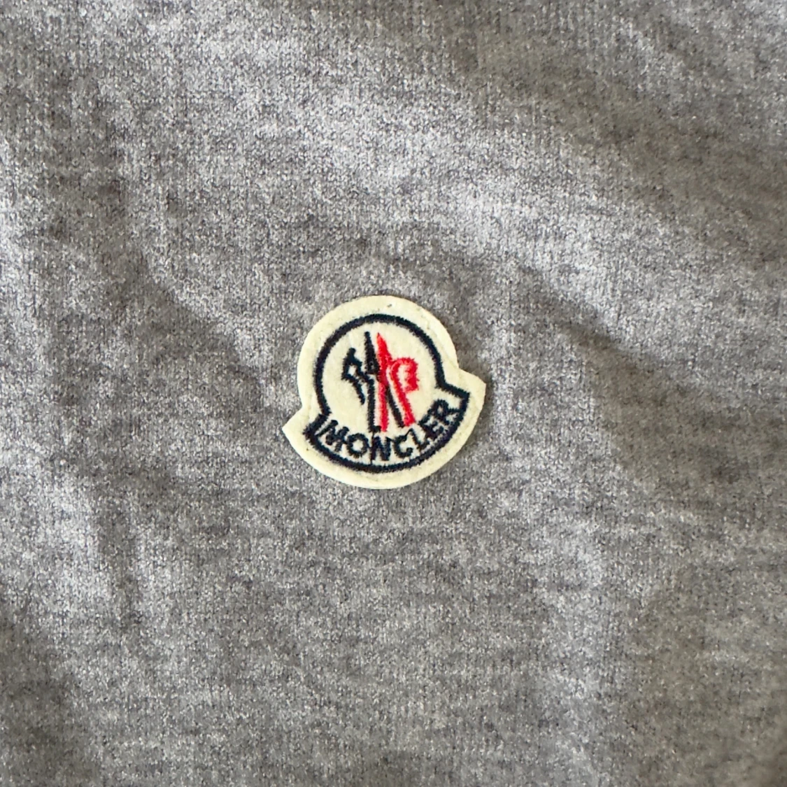 Grå stickad tröja från Moncler - 1