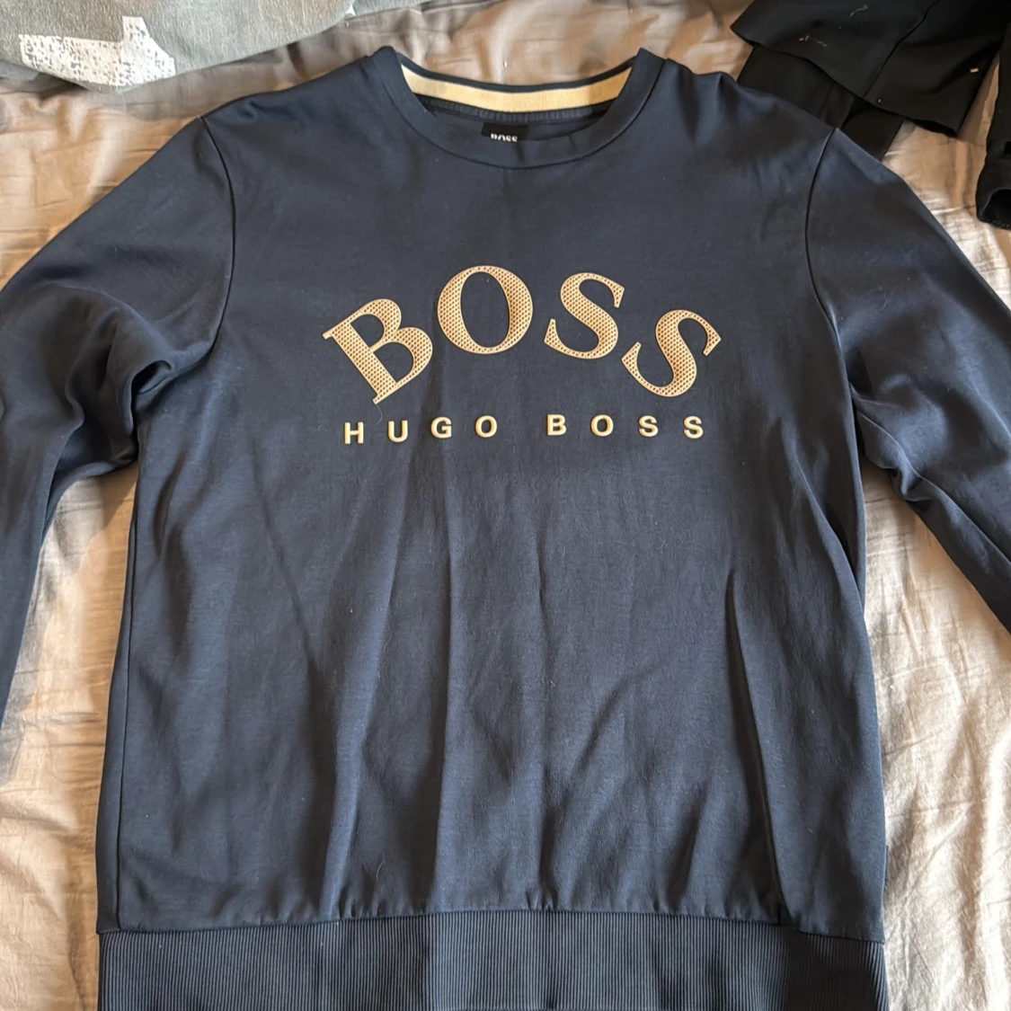 Mörkblå sweatshirt från Hugo Boss