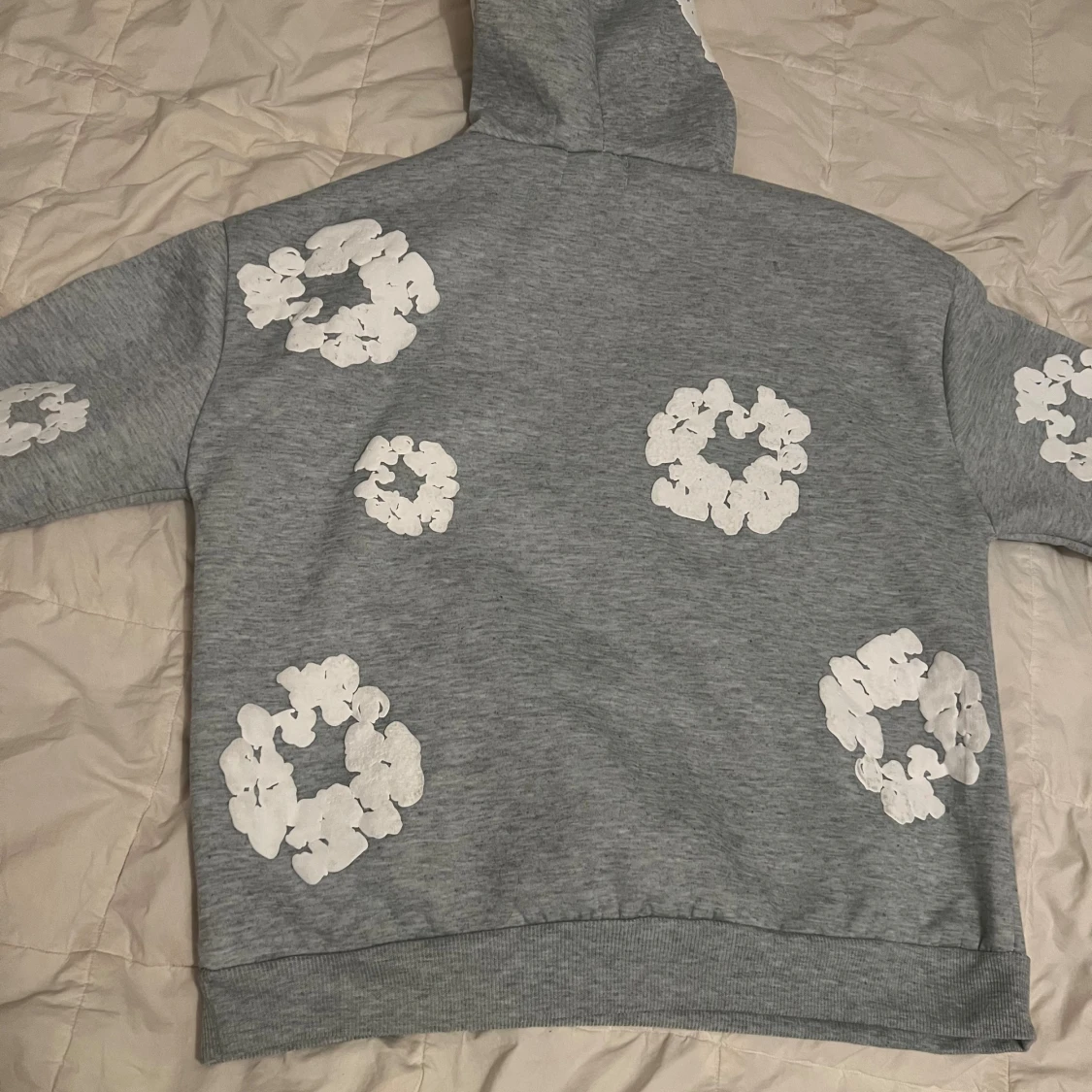 Grå hoodie med vita blommor Denim Tears - 1
