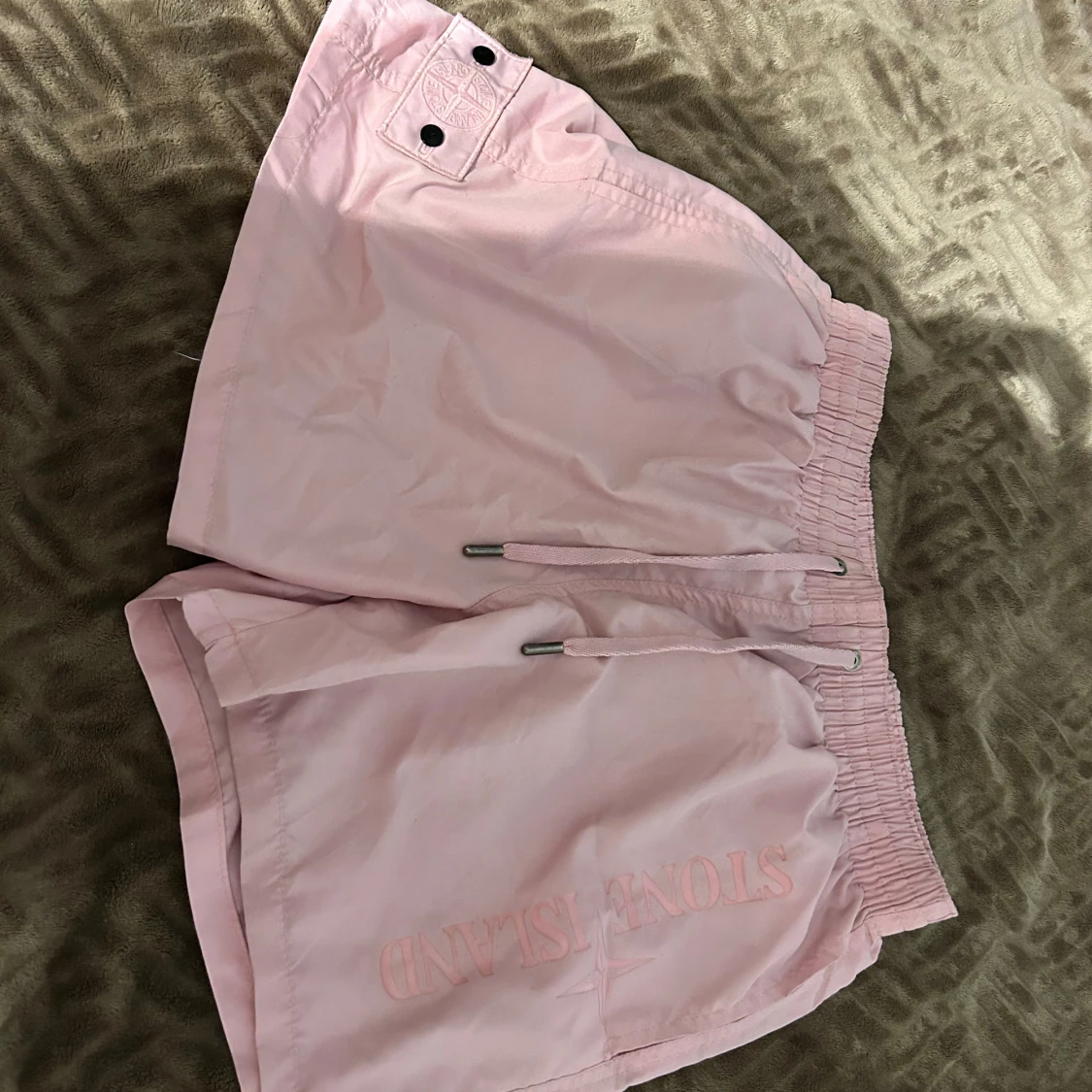 Rosa shorts från Stone Island