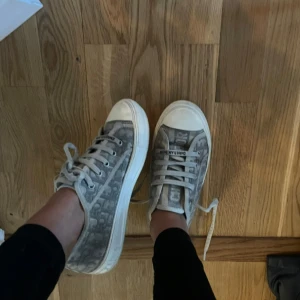 Dior sneakers  - Super snygga skor från dior. Stl 36 men passar 37🤍🤍