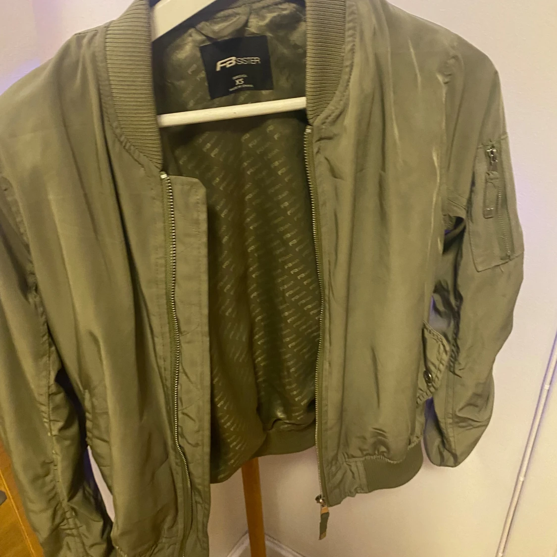 Olivgrön bomberjacka från FB Sister - 1