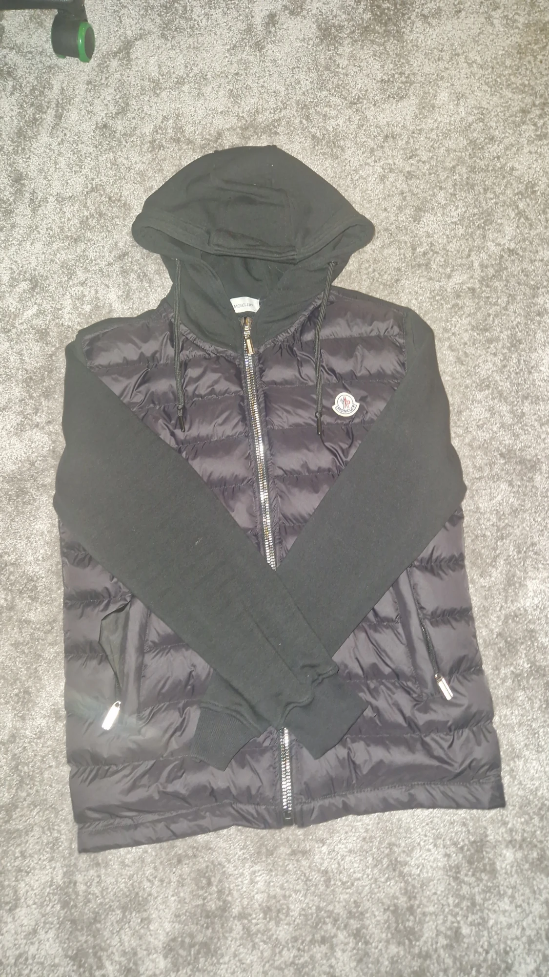 Svart pufferjacka från Moncler L