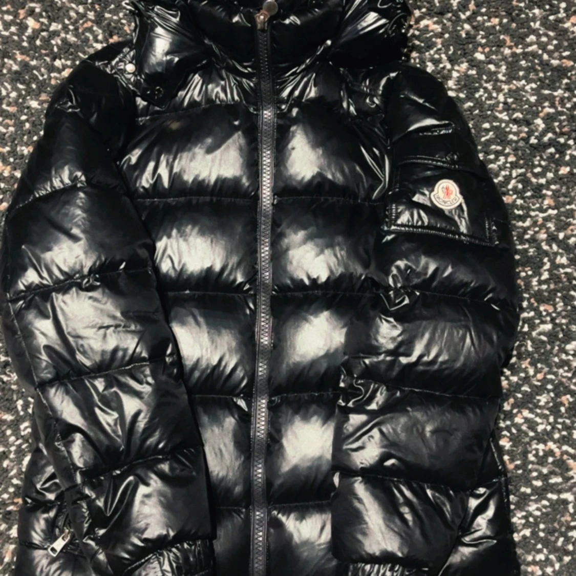 Svart Moncler pufferjacka med huva - 1