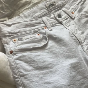 Ralph lauren jeans - Super fina Ralph lauren jeans i nyskick. Inga defekter alls och nypris ligger runt 2000kr. Passar dig mellan 175-185, skicka prisförslag💪🏻 