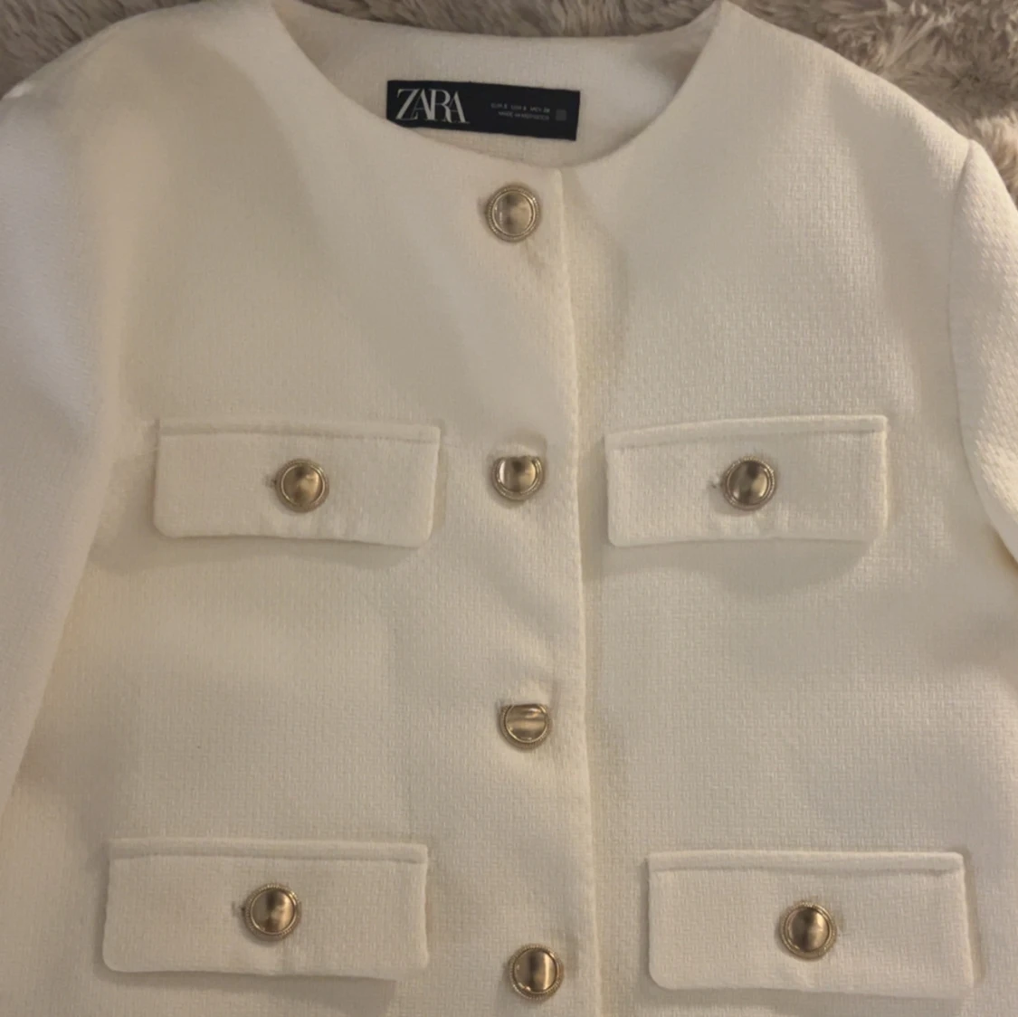 Vit kavajjacka från Zara med guldknappar - 1