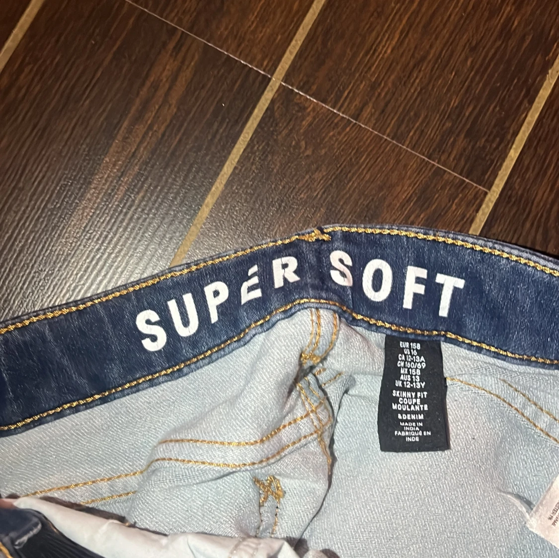 Mörkblå skinny jeans från &Denim - 4