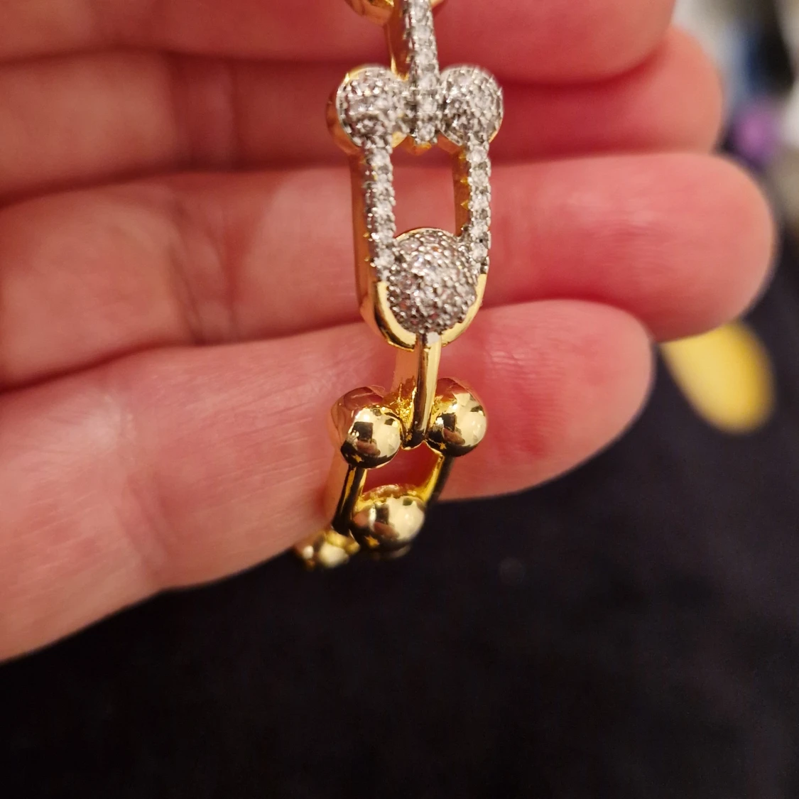 Förgyllt armband med detaljer av zirconia pavé hästsko - 3