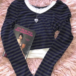 randig tröja - i nyskick passar som xs, kontakta vid frågor osv!!<3 