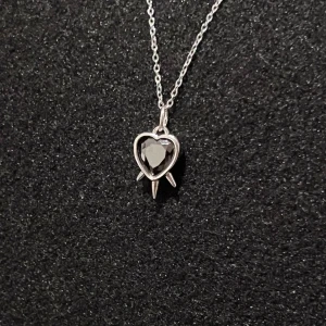 Tri-Noir - Minimalist, fashion-forward piece with a 0.9 cm pendant — 45 + 5 cm rust-free chain.